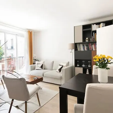 42 M With Balcony And Air Conditioning 아파트 파리